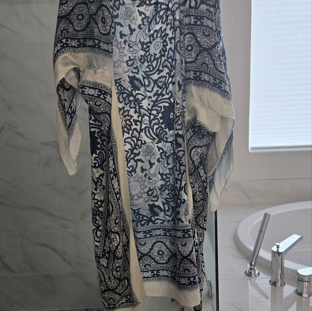 Free People Boho Floral Print Womens Kimono Cover-Up in Navy and Cream - Picture 8 of 13